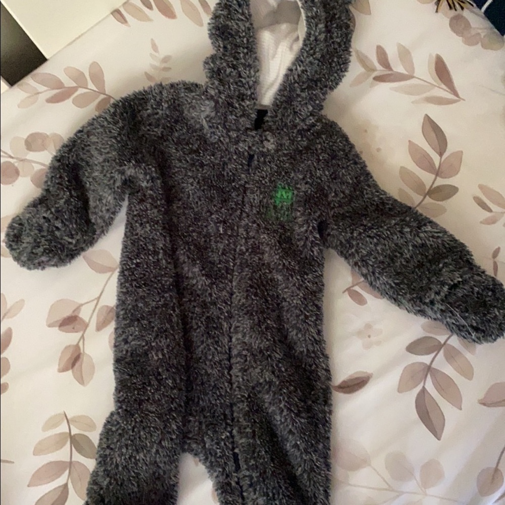 Norte Dame baby onesie, fleece Bunting, blanket - Picture 5 of 6